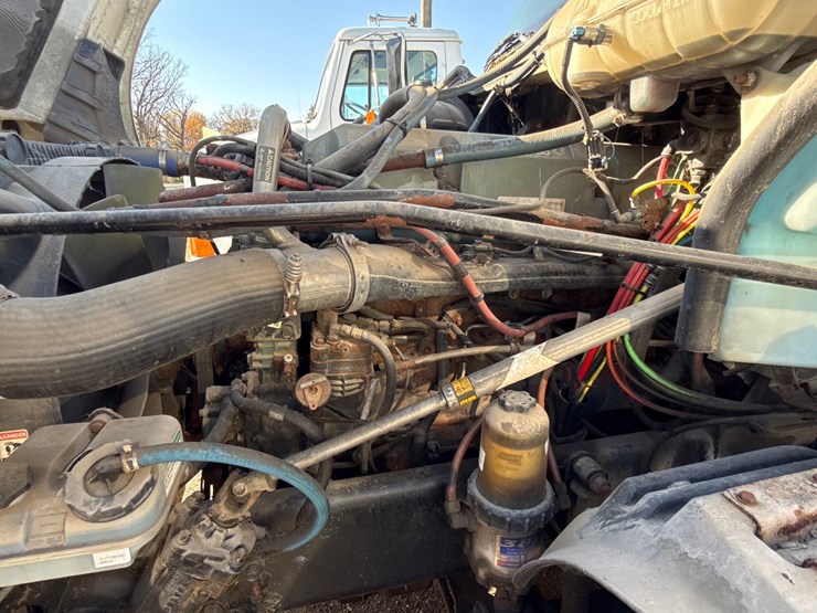 #6905-•-2007-freightliner-day-cab-non-runner-semi-tractor-(wi-title-in-delay)-image-19
