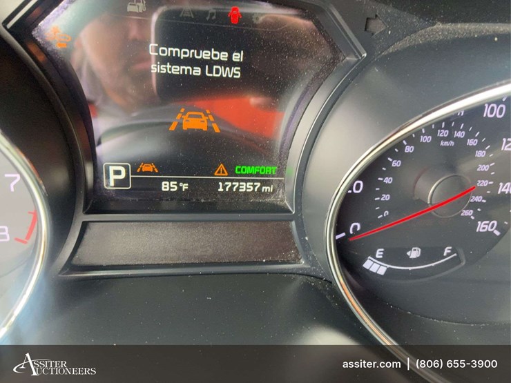 2017-kia-sedona-image-26