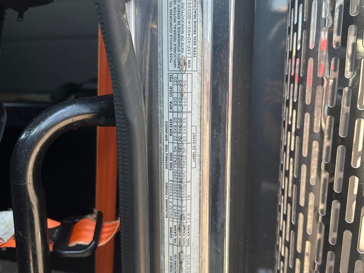 2016-peterbilt-389-image-12