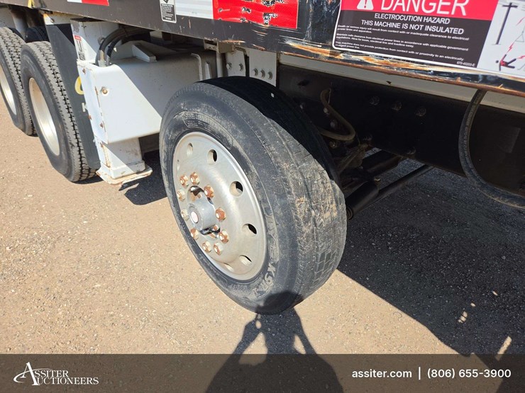 2006-peterbilt-335-image-40