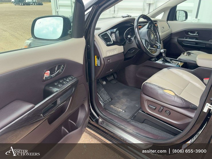 2017-kia-sedona-image-14