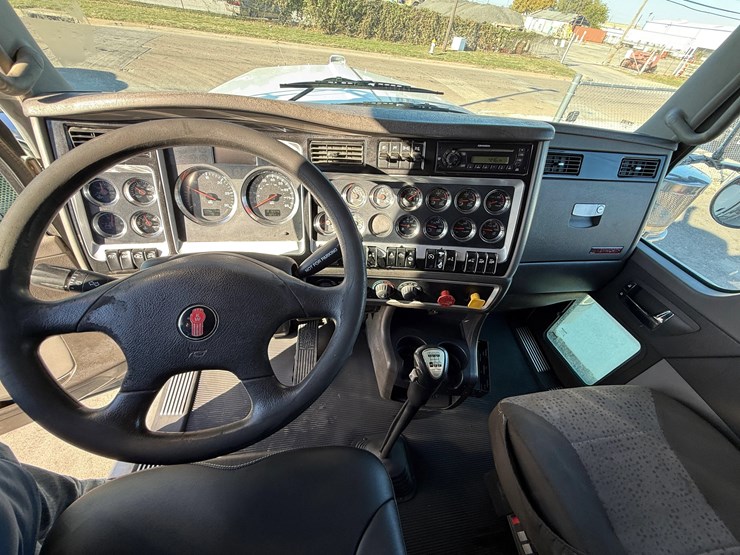 2012-kenworth-w900-tri-axle-heavy-haul-truck-image-20