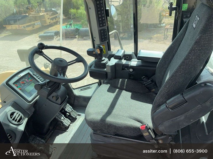 2012-caterpillar-950k-image-10