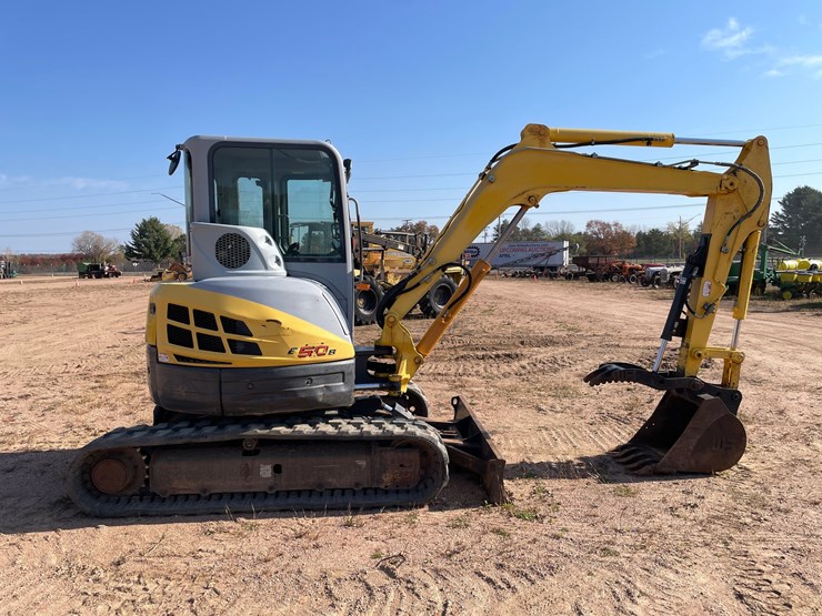 #1904-•-2011-new-holland-e50b-midi-excavator-image-8