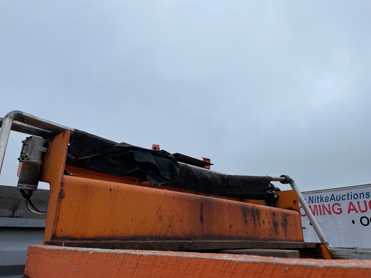 #3729-•-16'-salter-and-sand-box-with-conveyor-bottom-image-37