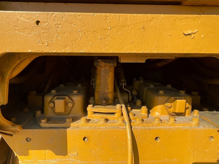 #1910-•-komatsu-d575-1-track-loader-image-16