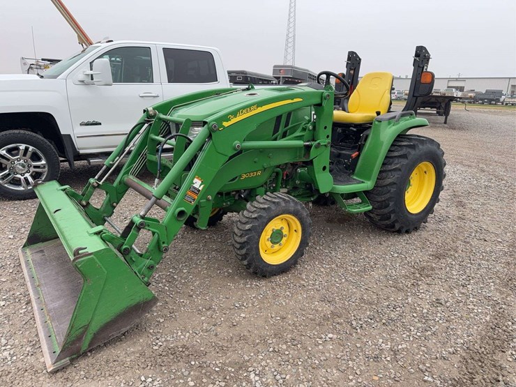 2016-john-deere-3033r-tractor,-front-loader,-with-bucket,-hydrostat,-diesel-engine,-1473.5-hours,540pto,-3pt-,-s/n--lv3033rcgg100590,-loader-s/n--1poh165xpfx009721.-image-2