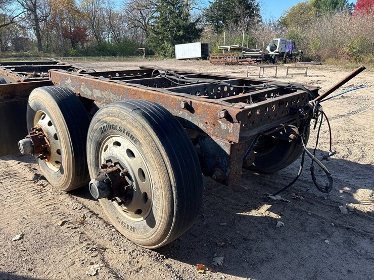 #6920-•-tandem-axle-trailer-slider-bogie-assembly-image-3