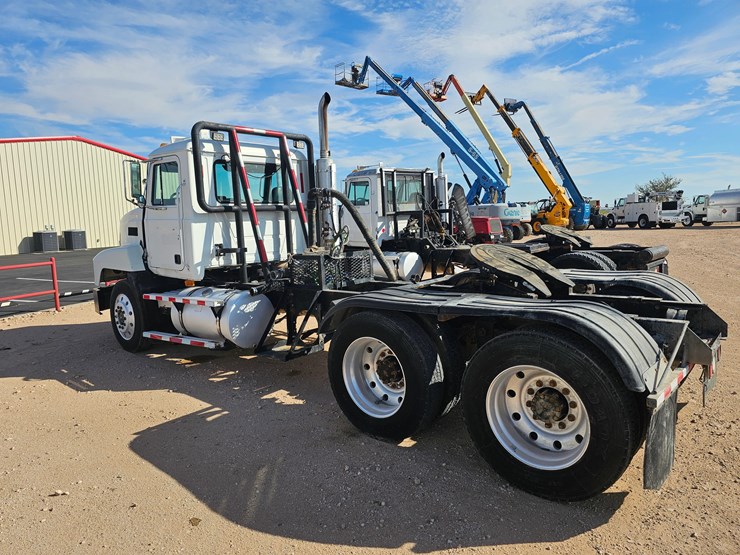 1995-mack-ch613-image-2