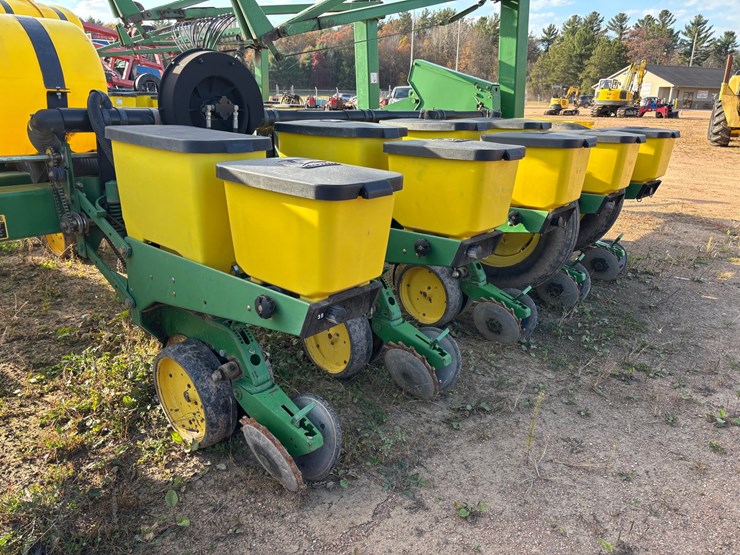 #1949-•-john-deere-7200-conservation-16-row-planter-image-20