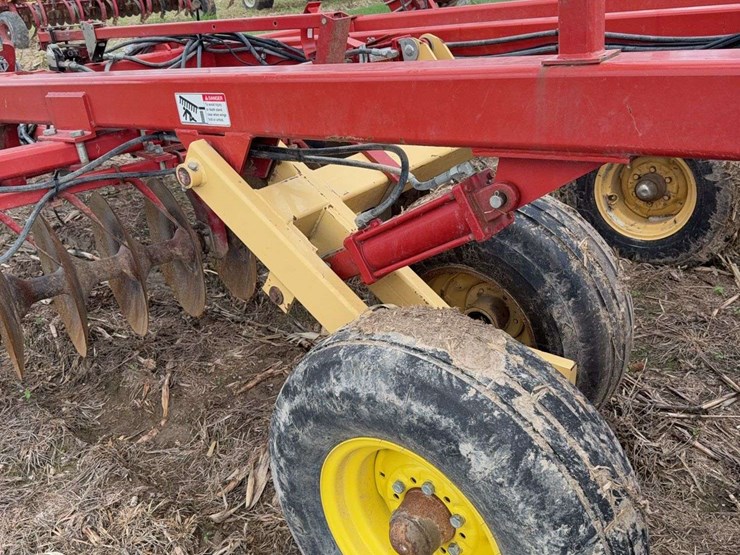2009-krause-7300-disc,-31ft,-7-1/2''-spacing,-walking-tandems,-rear-hitch-and-hyd.-image-11