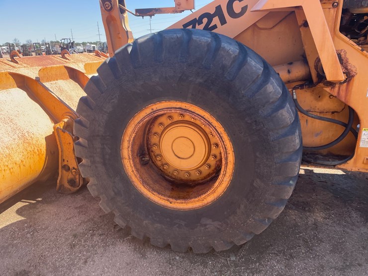 #1748-•-2001-case-721c-wheel-loader-image-8