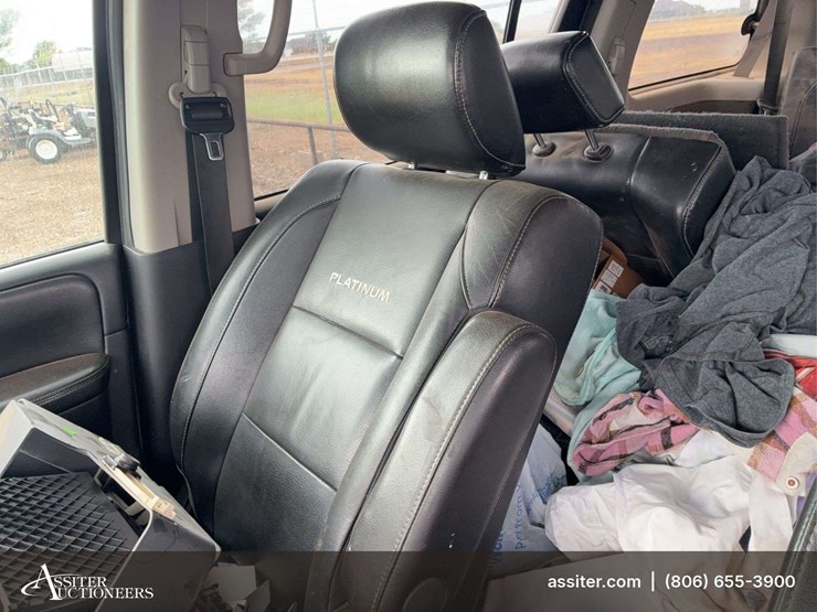 2011-nissan-armada-image-21