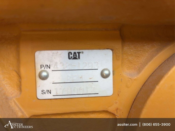 2017-caterpillar-323-image-46