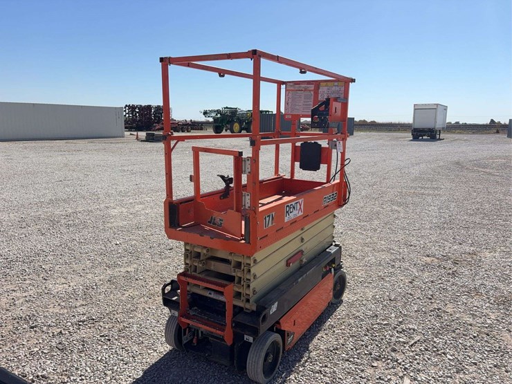 2023-jlg-19’-scissor-lift,-model-1932r,-battery-operated,-19’-reach,-non-marking-tires,-s/n--m200051613-image-2