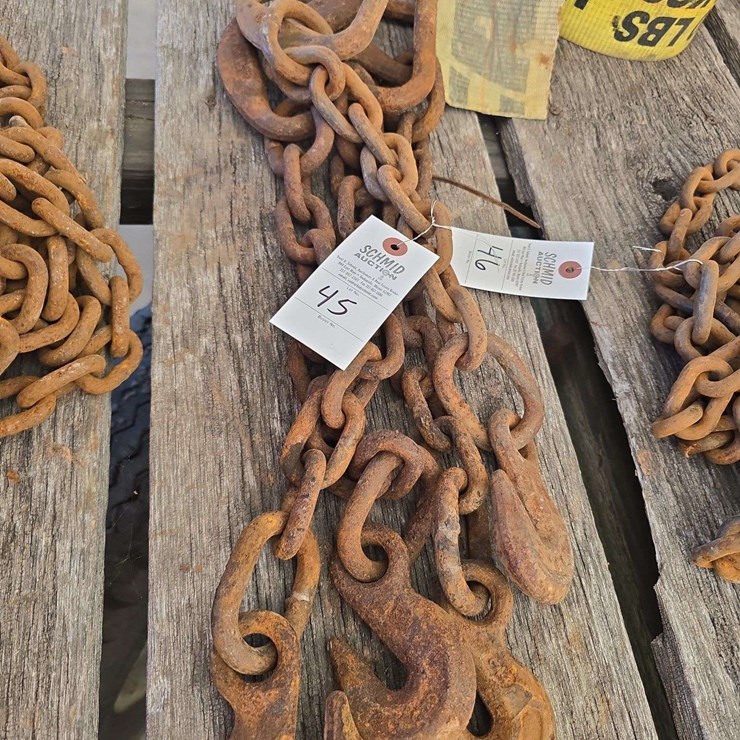 4 chains with triangular link and hook