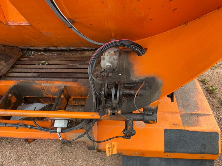 #3729-•-16'-salter-and-sand-box-with-conveyor-bottom-image-10