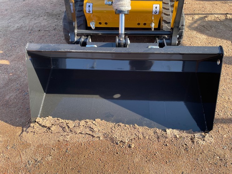 #3236-•-cfg-kjt27-skid-steer-loader-image-10