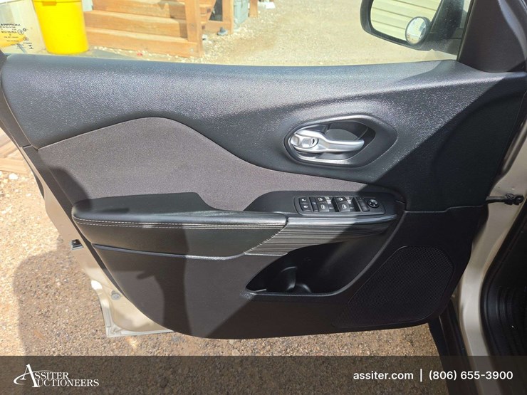 2015-jeep-cherokee-image-9