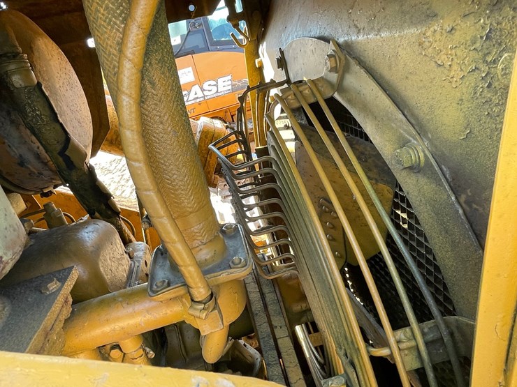 #1910-•-komatsu-d575-1-track-loader-image-14