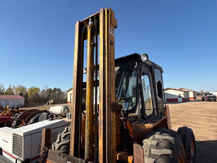 #6930-•-continental-diversified-sales-cds-706d-rough-terrain-forklift-image-9