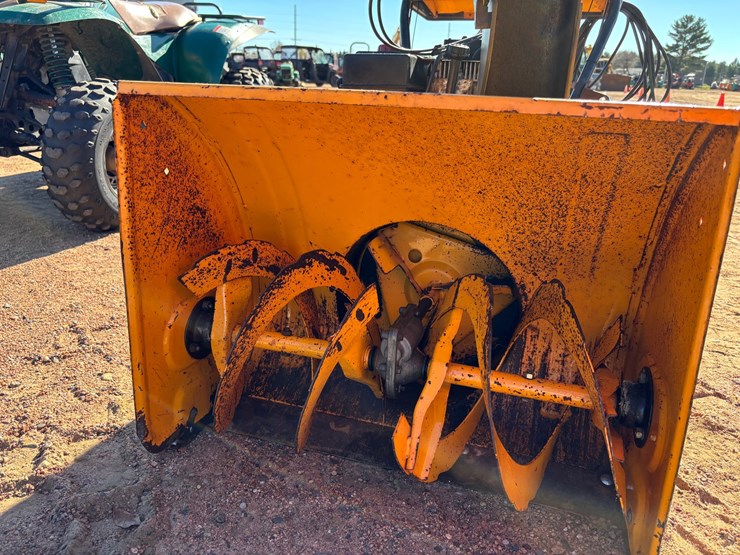 #1864-•-cub-cadet-826t-26"-snow-blower-image-6