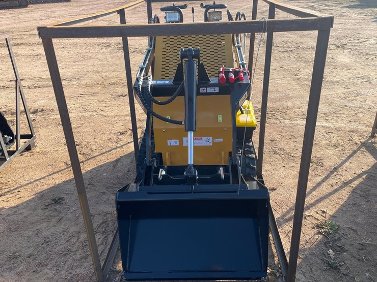 #3238-•-agt-mx-crt23-compact-track-loader-image-2