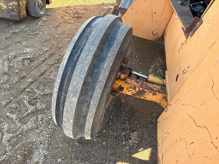 #6930-•-continental-diversified-sales-cds-706d-rough-terrain-forklift-image-22