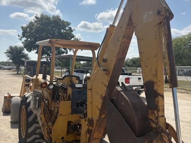 deere-300b-image-5