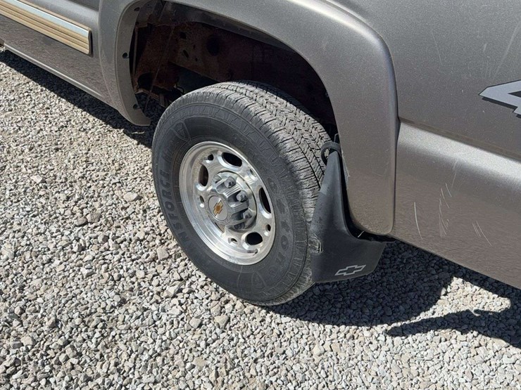 2002-chevrolet-silverado-2500-hd,-4x4,-cloth-interior,-single-cab,-camper-shell,-reese-hitch,-215,438-miles,-vin#-1gchk24u31e235020-image-6