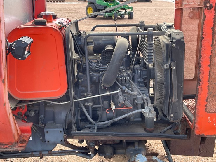 #1019-•-kubota-f2400-4wd-tractor-with-attachments-image-36