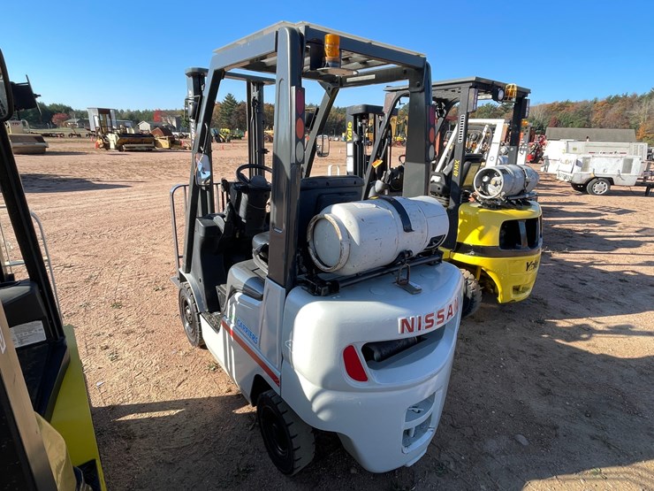 #1885-•-unicarrier-40-lp-forklift-image-3