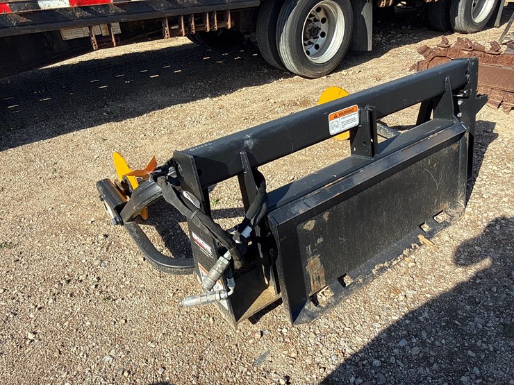 #6943-•-erskine-skid-steer-hydraulic-bale-unroller-attachment-image-7