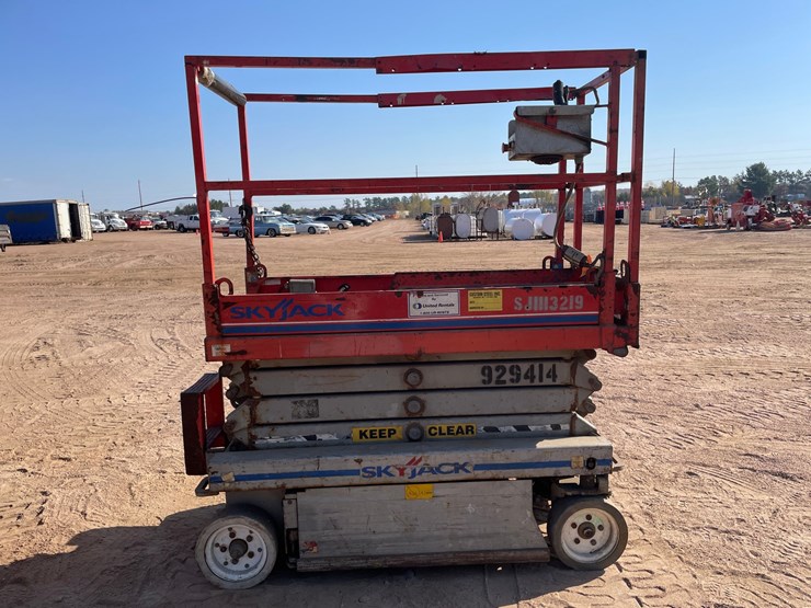 #1908-•-skyjack-sj113-3219-electric-scissor-lift-image-6