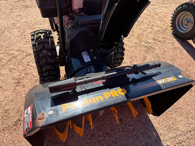 #1868-•-poulan-pro-30"-snow-blower-image-11