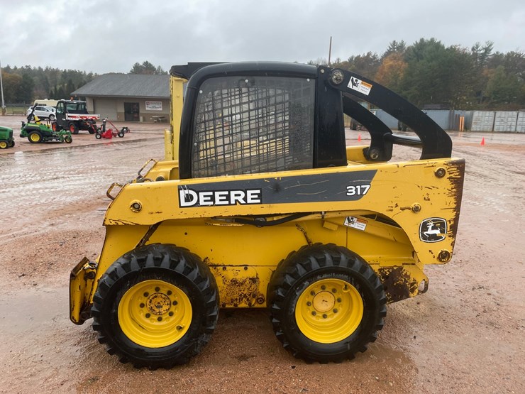 #1852-•-john-deere-317-skid-steer-image-6