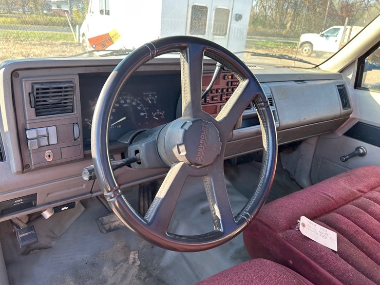 #6933-•-1994-chevrolet-1-ton-dually-service-body-truck-(has-wi-title)-image-50