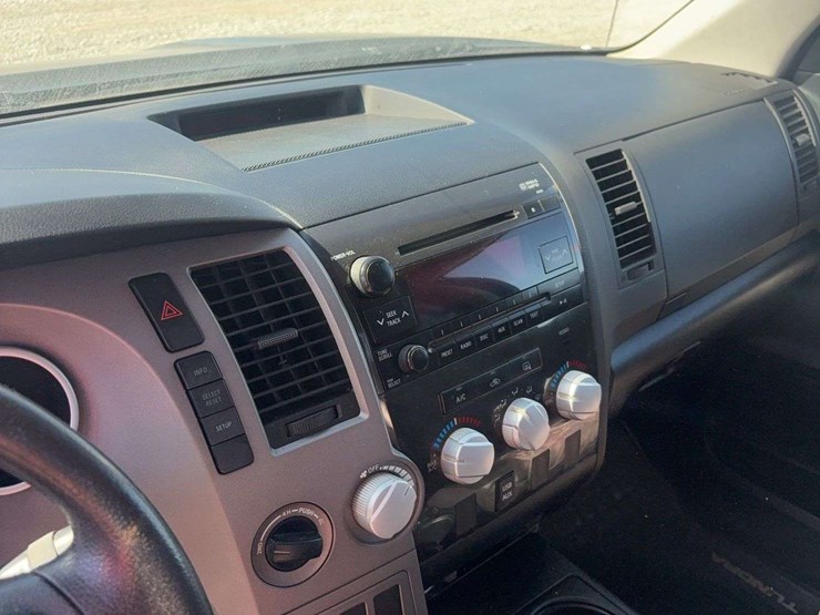 2013-toyota-tundra-srs,-5.7l/v8-iforce,-4wd,-reese-hitch,-4-door,-cloth-interior-power-lock/windows/seat,-250,027-miles,-vin#-5tfuw5f11cx231515-image-18