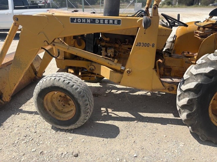 deere-300b-image-7
