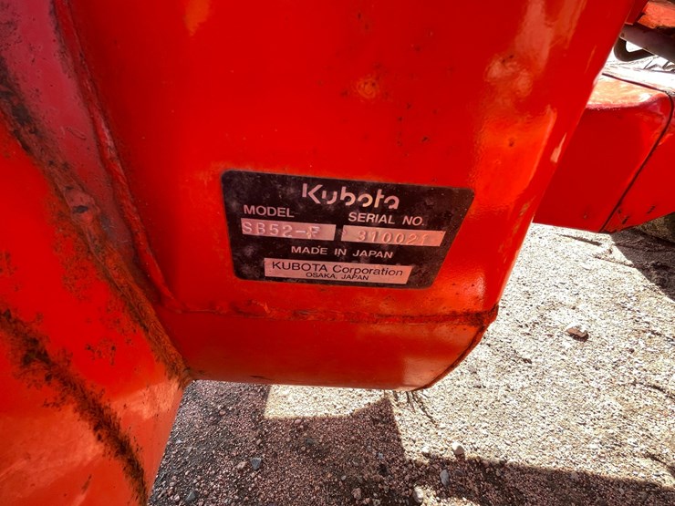 #1019-•-kubota-f2400-4wd-tractor-with-attachments-image-72