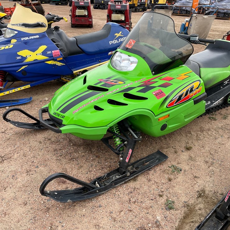 #1050 • 1999 Arctic Cat ZR500 Snowmobile (Has Reg. Card)