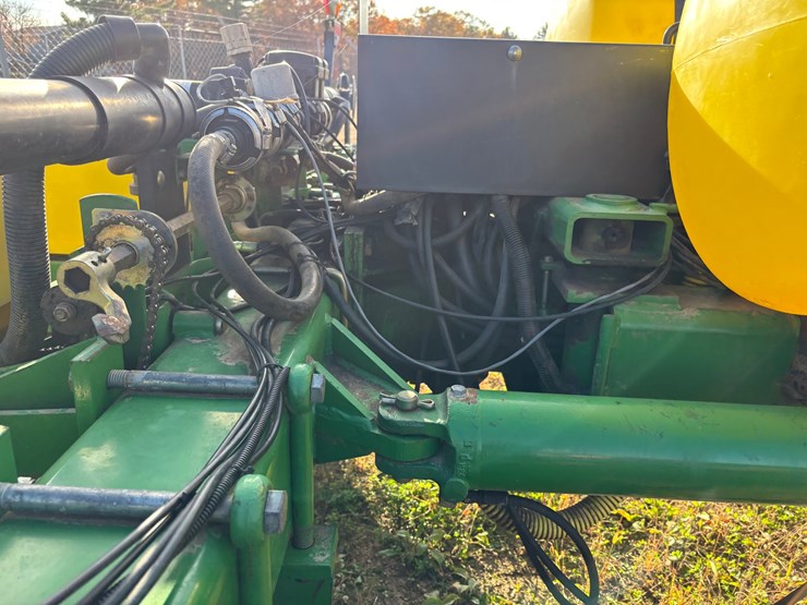 #1949-•-john-deere-7200-conservation-16-row-planter-image-28