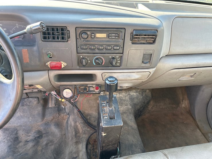 #6935-•-2000-ford-f-550-super-duty-stake-bed-dump-truck-(has-wi-title)-image-11