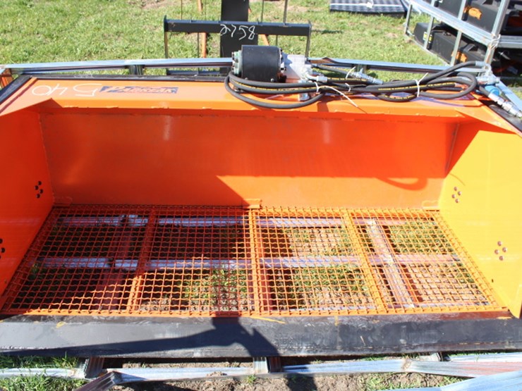 #540-•-skid-steer-vibratory-bucket-image-1