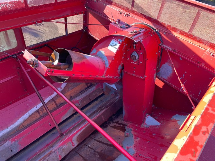 #1898-•-1991-ih-1660-axial-flow-combine-image-52