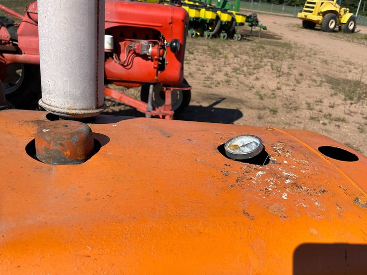 #1950-•-allis-chalmers-b-wide-tractor-image-42
