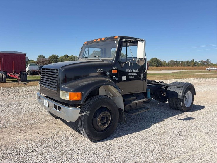 1998-international-4700-day-cab-truck,-121,834-miles,-single-axle,-255/70r22.5-tires,-dt466e-engine,-gooseneck-ball-hitch,-automatic-transmission-vin#-1hsscaan4wh551789-image-2