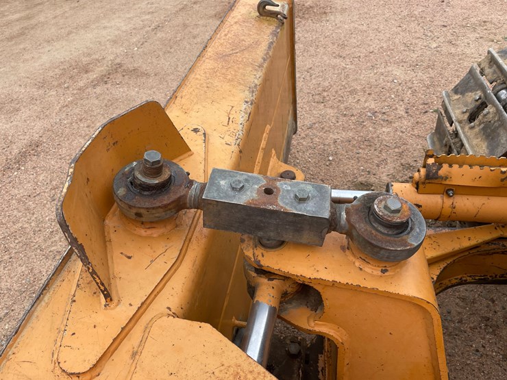 #1851-•-2004-case-650k-dozer-image-33