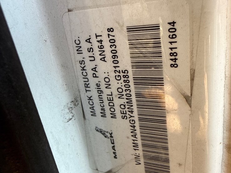 #6907-•-2022-mack-anthem-an64t-sleeper-semi-truck-image-17