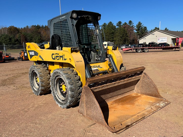 #1086-•-2016-gehl-v400-skid-steer-with-bucket-image-3
